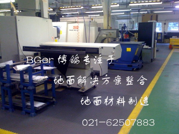 生產(chǎn)車間地面起砂、耐油污處理采用重型設(shè)備生產(chǎn)車間地板